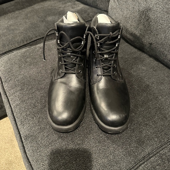 Black Ugg boots